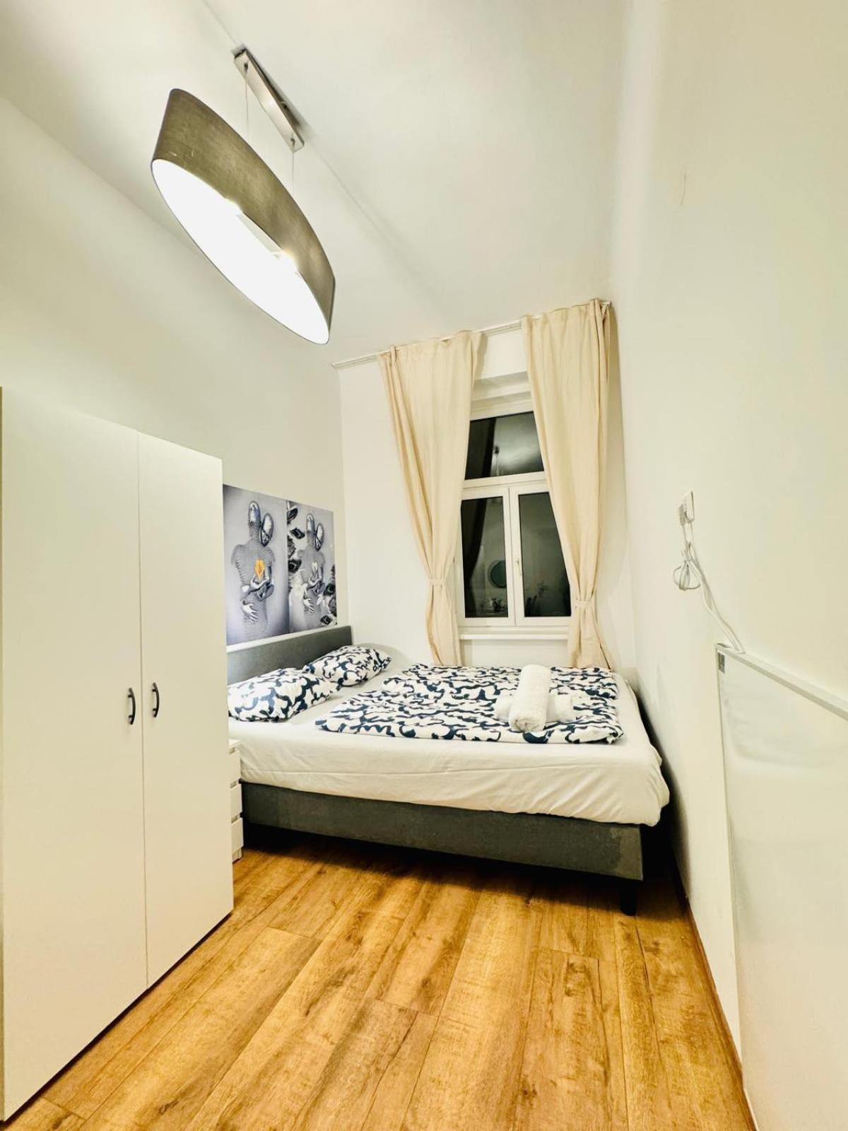 Chic 5br For 10p, With Direct Access Apartment Wien
